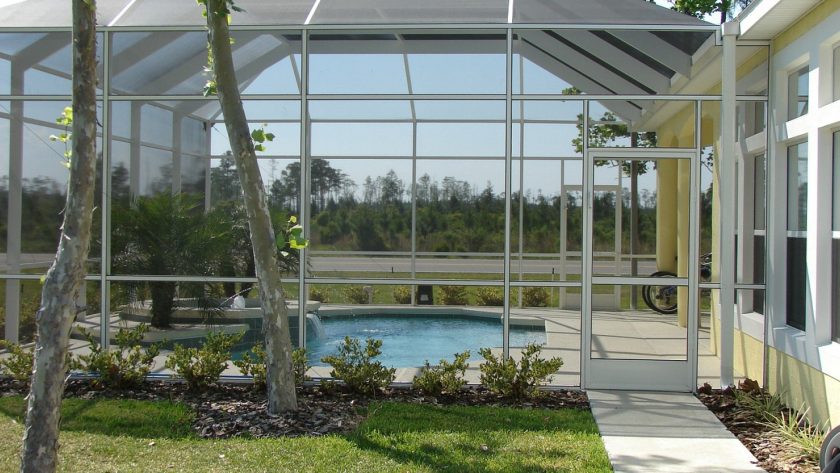 La serre de piscine : l'allié parfait pour les passionnés de baignade